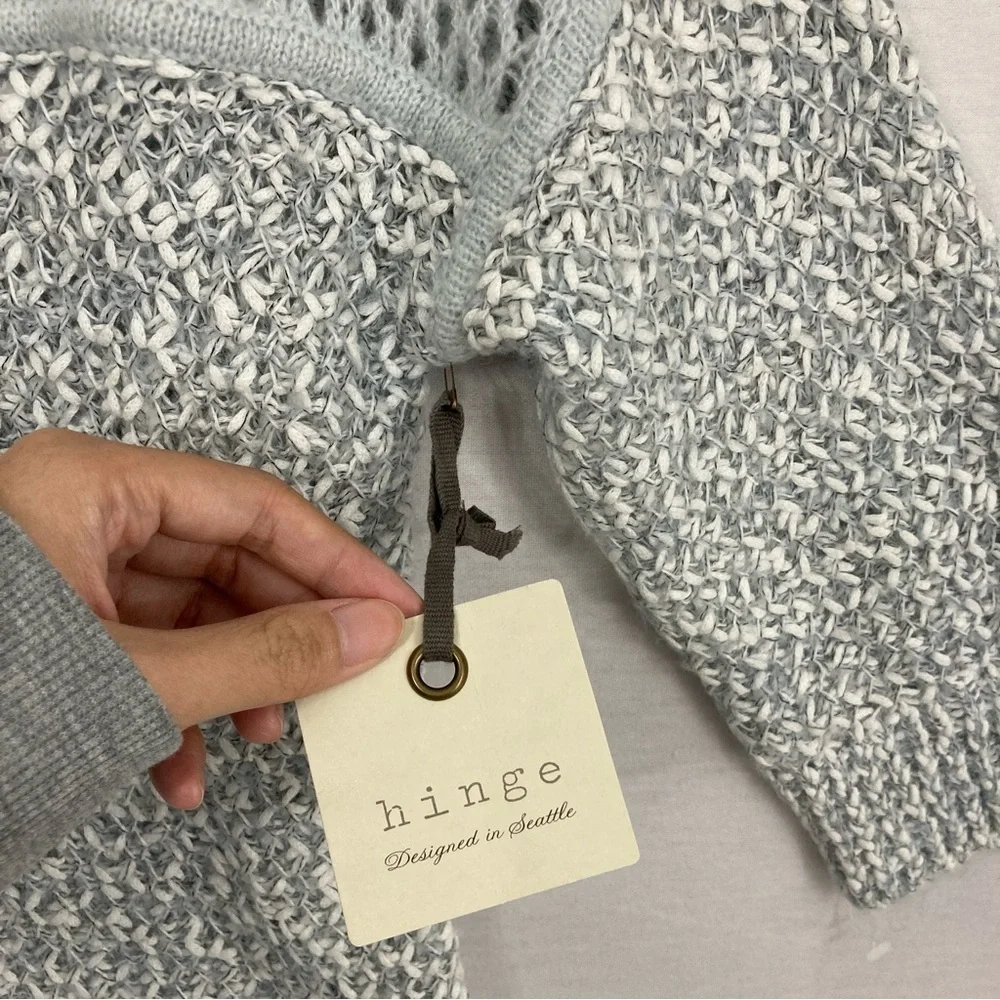 New Hinge Gray Silver Metallic Open Knit Round Neck Sweater Medium‎